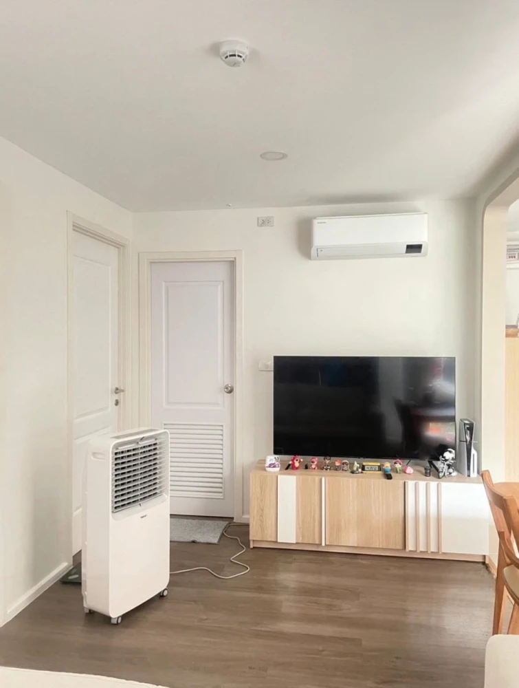 For rent: Chateau In Town Ratchayothin, corner unit offering privacy and spacious living area, fully furnished. Book now!