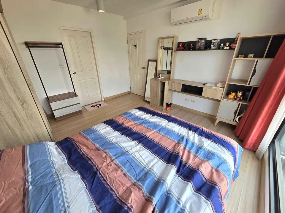For rent: Chateau in Town Sukhumvit 62/1, beautiful pool view, beautiful view from every room, lots of usable space. You must book this now.