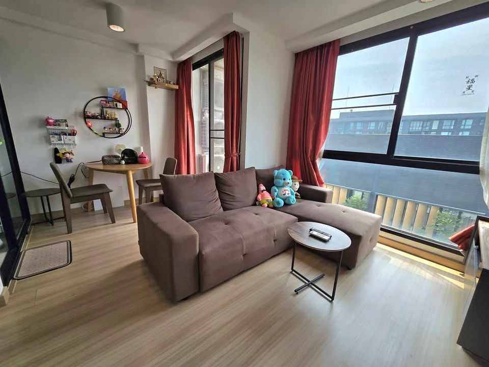 For rent: Chateau in Town Sukhumvit 62/1, beautiful pool view, beautiful view from every room, lots of usable space. You must book this now.