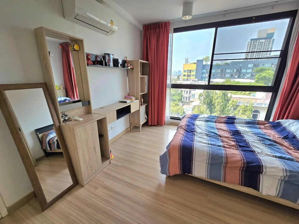 For rent: Chateau in Town Sukhumvit 62/1, beautiful pool view, beautiful view from every room, lots of usable space. You must book this now.