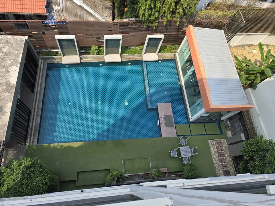 For rent: Chateau in Town Sukhumvit 62/1, beautiful pool view, beautiful view from every room, lots of usable space. You must book this now.