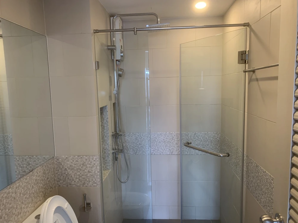 For rent: Chewathai Hallmark Charan 13, ready-to-move-in unit with furniture and appliances. Book now! Don't miss out! +++
