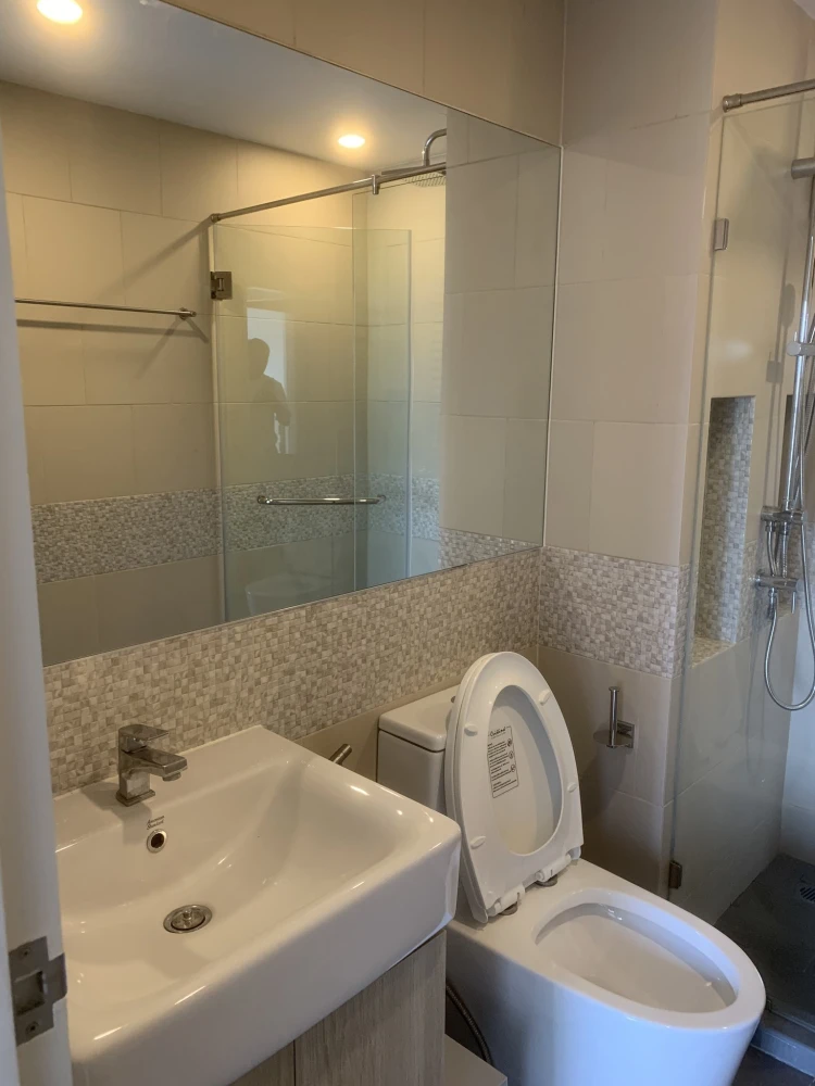 For rent: Chewathai Hallmark Charan 13, ready-to-move-in unit with furniture and appliances. Book now! Don't miss out! +++
