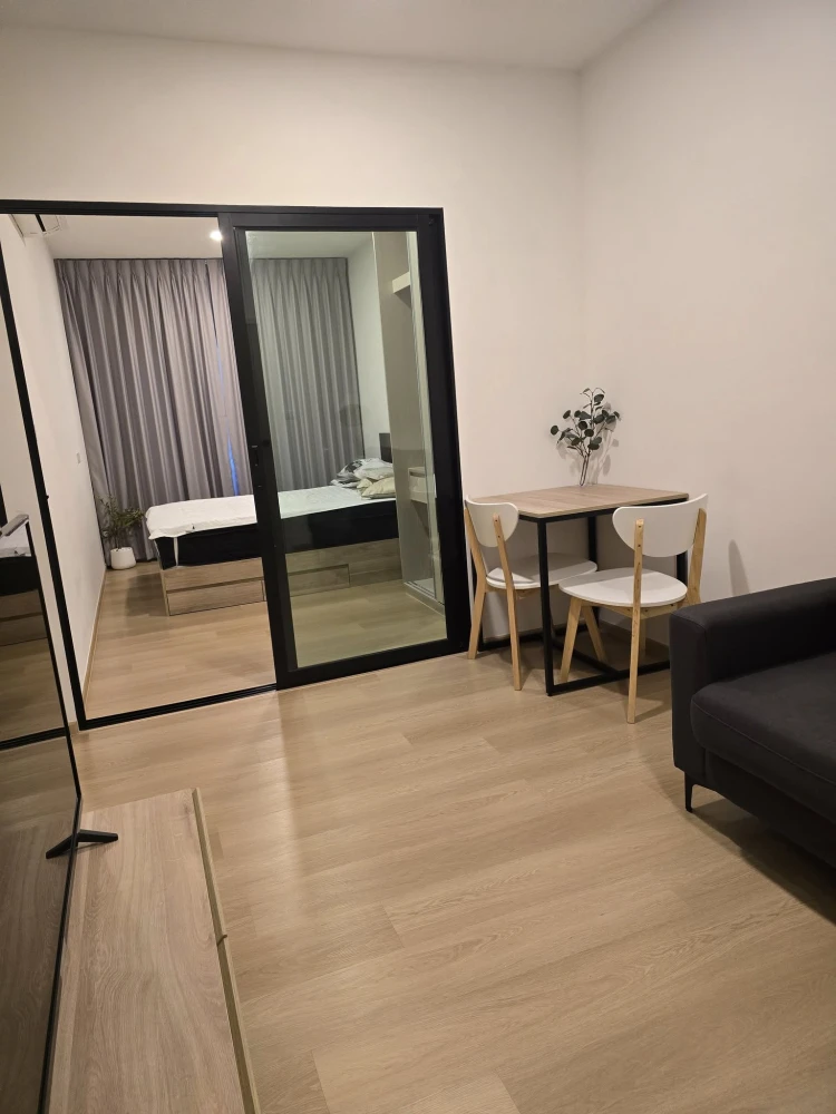 For rent: Chewathai Hallmark Ladprao-Chokchai 4, spacious room, lots of usable space, fully furnished, something good like this shouldn't be missed.