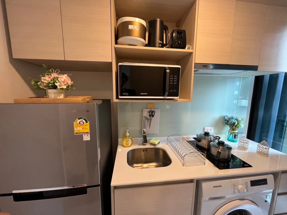 For rent: Chewathai Hallmark Ladprao-Chokchai 4, 2-bedroom corner unit, private, fully furnished and ready to move in.