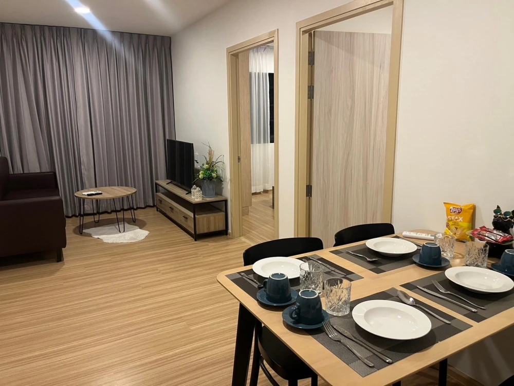 For rent: Chewathai Hallmark Ladprao-Chokchai 4, 2-bedroom corner unit, private, fully furnished and ready to move in.