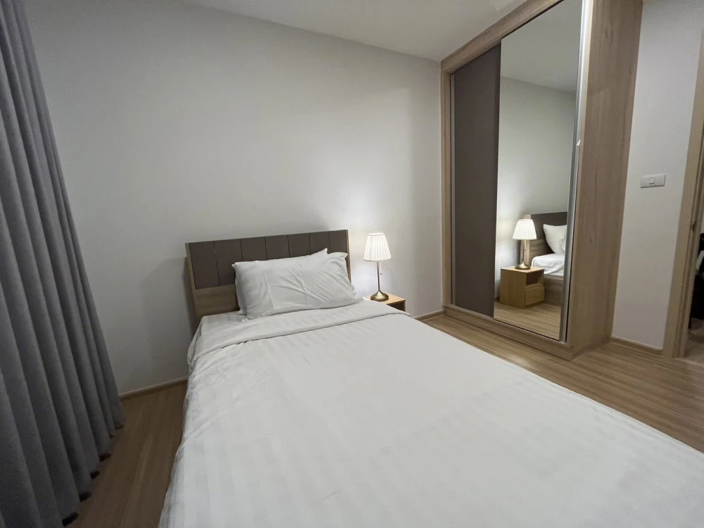 For rent: Chewathai Hallmark Ladprao-Chokchai 4, 2-bedroom corner unit, private, fully furnished and ready to move in.