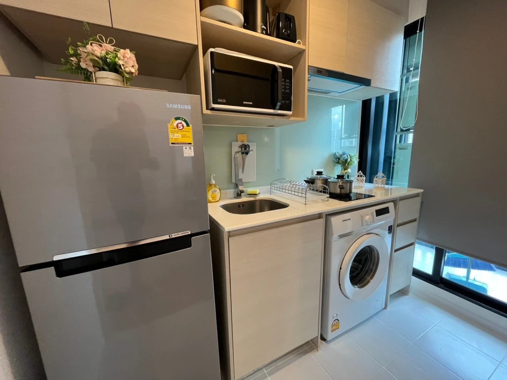 For rent: Chewathai Hallmark Ladprao-Chokchai 4, 2-bedroom corner unit, private, fully furnished and ready to move in.