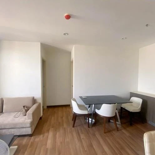 For rent: Chewathai Interchange, 2 bedrooms, spacious living area, fully furnished. Book now!