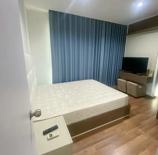 For rent: Chewathai Interchange, 2 bedrooms, spacious living area, fully furnished. Book now!
