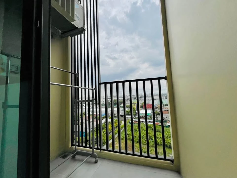 For rent: Chewathai Kaset Nawamin, 10th floor, nice room, fully furnished, interested, reserve now.