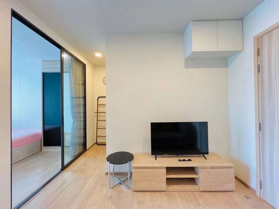 For rent: Chewathai Kaset Nawamin, 10th floor, nice room, fully furnished, interested, reserve now.