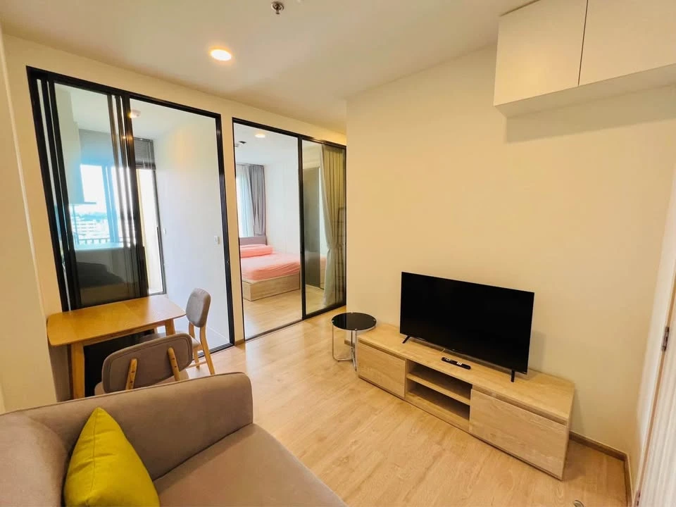 For rent: Chewathai Kaset Nawamin, 10th floor, nice room, fully furnished, interested, reserve now.