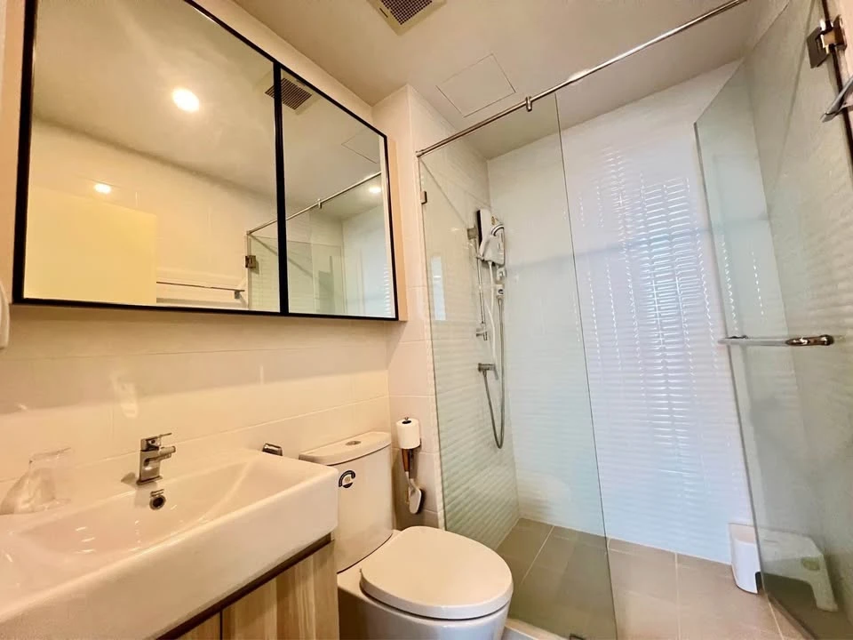 For rent: Chewathai Kaset Nawamin, 10th floor, nice room, fully furnished, interested, reserve now.
