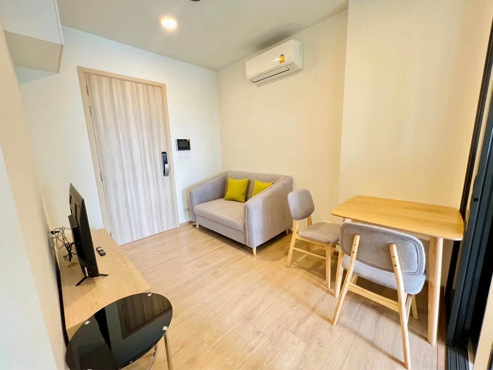 For rent: Chewathai Kaset Nawamin, 10th floor, nice room, fully furnished, interested, reserve now.