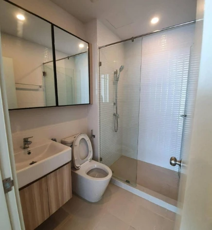 For rent: Chewathai Kaset Nawamin, 11th floor, corner unit, fully furnished, ready to move in. Book now!
