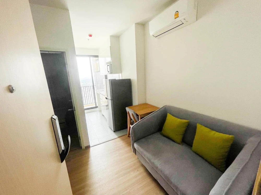 For Rent: Chewathai Kaset Nawamin, 21st floor. A lovely, fully furnished unit—book now! Don't miss out.