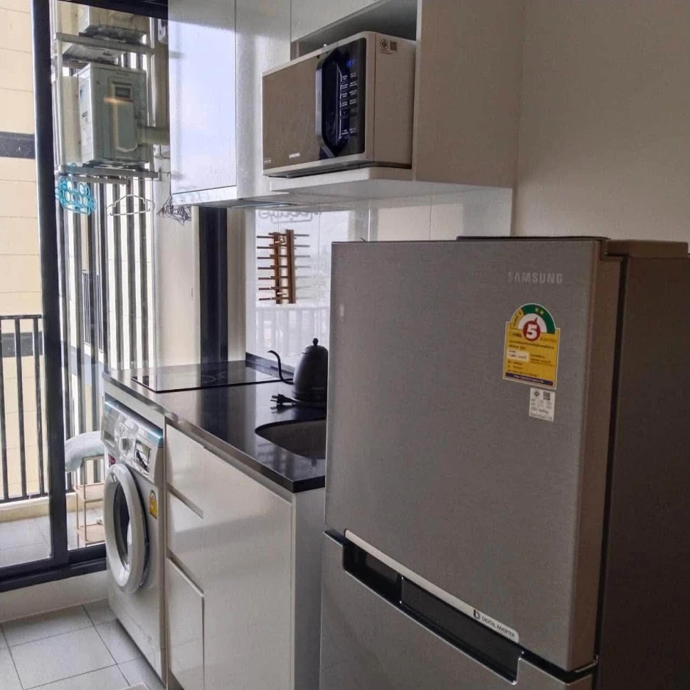 For Rent: Chewathai Kaset Nawamin, 21st floor. A lovely, fully furnished unit—book now! Don't miss out.