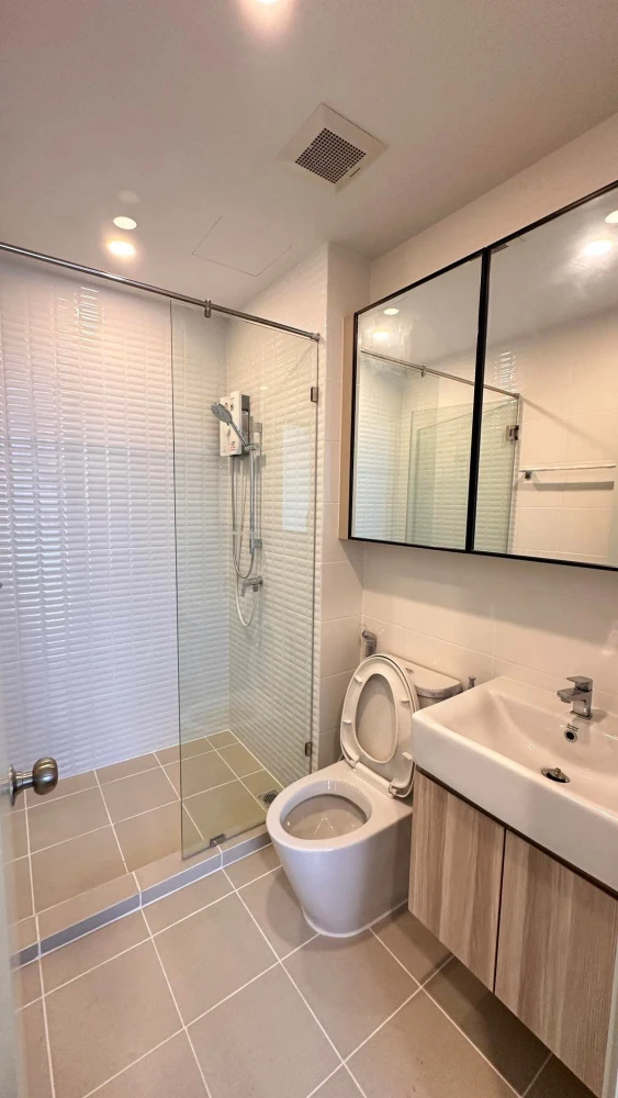 For rent: Chewathai Kaset Nawamin, 9th floor unit with spacious balcony and beautiful garden view. Fully furnished. Book now!