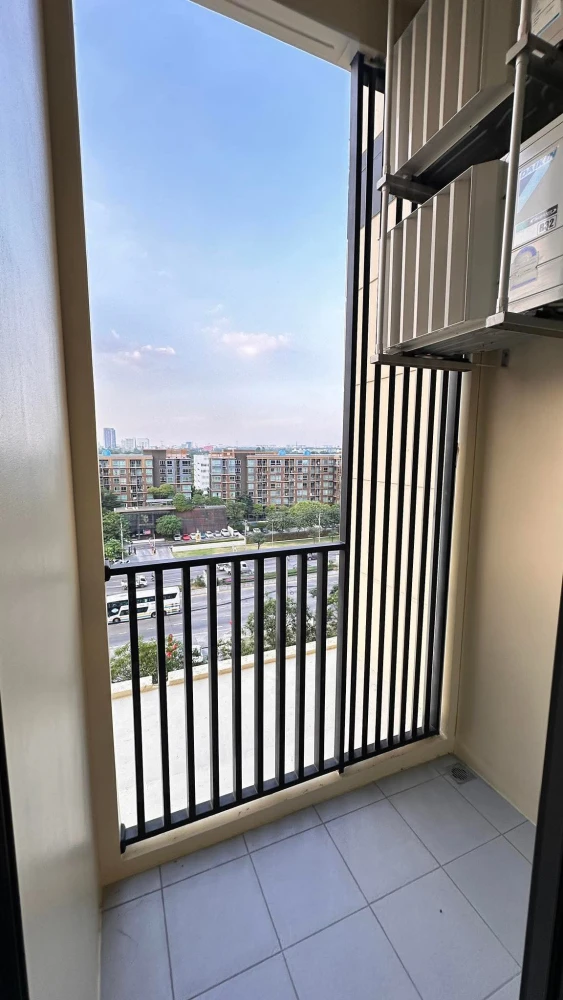 For rent: Chewathai Kaset Nawamin, 9th floor unit with spacious balcony and beautiful garden view. Fully furnished. Book now!