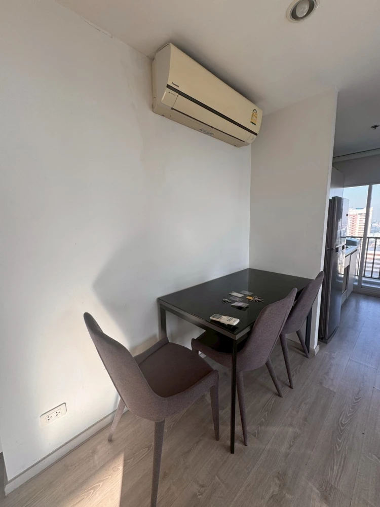 For rent: Chewathai Phetkasem 27, fully furnished apartment on a high floor. Spacious and comfortable. Book now!