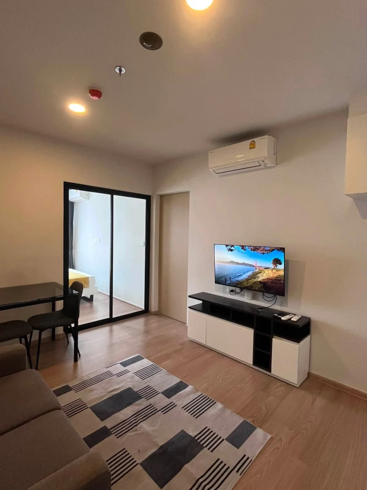 For rent: Chewathai Pinklao, corner unit, top floor, city view, quiet and private, fully furnished and equipped, ready to move in.