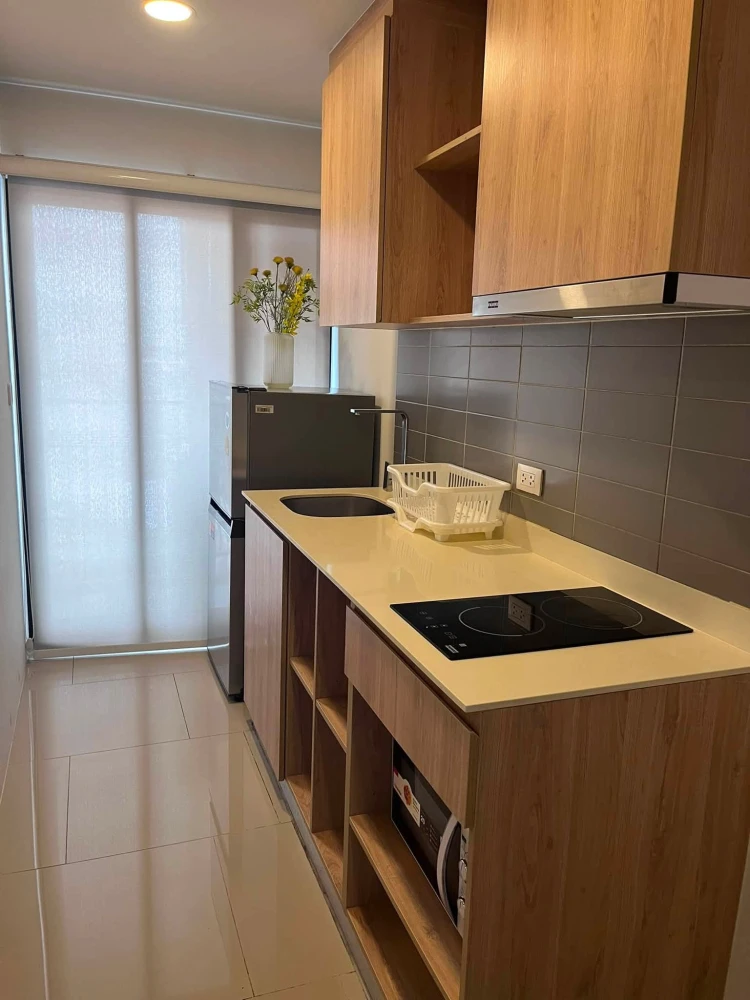 For rent: Chewathai Pinklao, corner unit, top floor, city view, quiet and private, fully furnished and equipped, ready to move in.