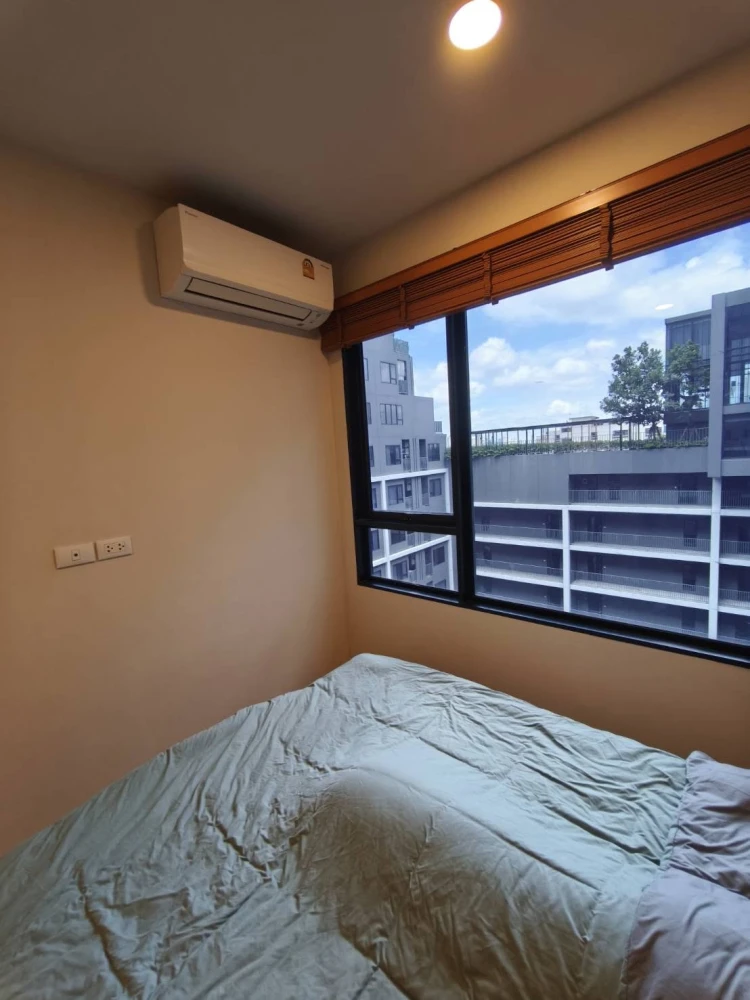 For rent: Chewathai Pinklao, studio room, 9th floor, great location, fully furnished, lush garden view. Don't miss out!