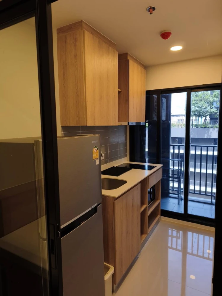 For rent: Chewathai Pinklao, studio room, 9th floor, great location, fully furnished, lush garden view. Don't miss out!