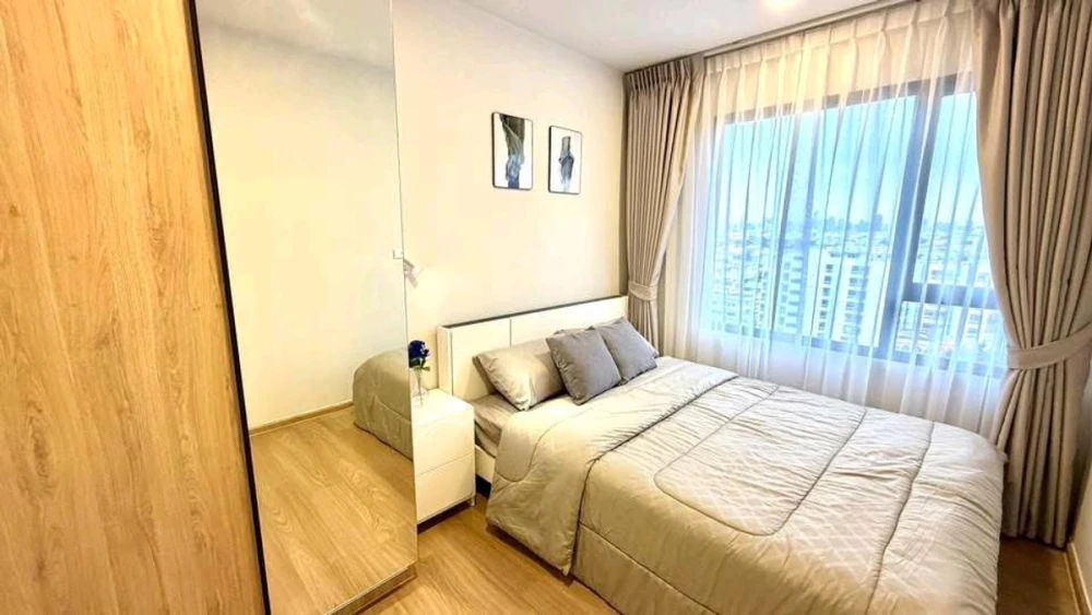 Beautiful condo for rent at Chewathai Pinklao, fully furnished. Book now!