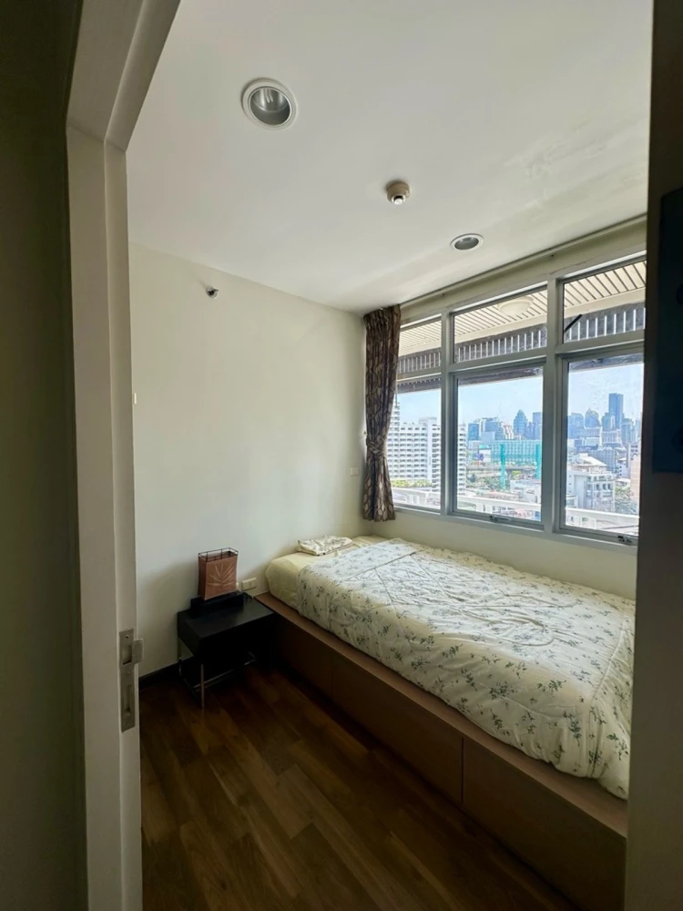 For rent: Chewathai Ratchaprarop, 12th floor, fully furnished. Book now!