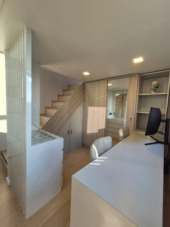 For rent: Chewathai Residence Asoke, luxurious loft unit with complete built-in furniture. You can't miss this opportunity!