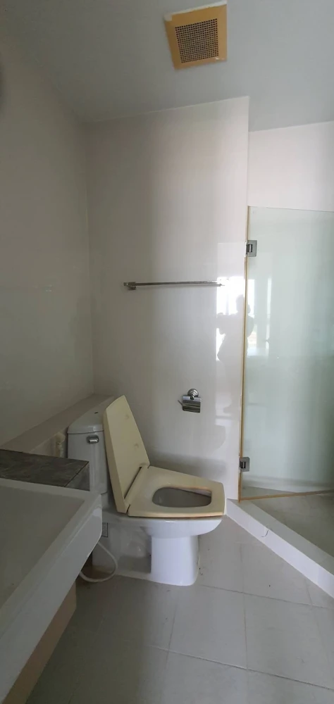 For sale: Chrisma Ramintra, 6th floor. A lovely, fully furnished unit. Book now!