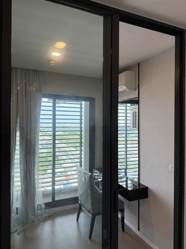 For rent: CIELA Sripatum, beautifully decorated room, built-in headboard, comes with a large sofa, comfortable to sit on, book now.
