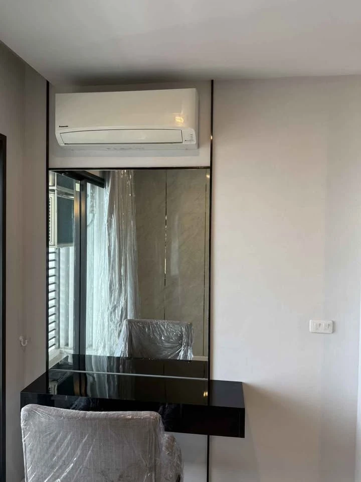 For rent: CIELA Sripatum, beautifully decorated room, built-in headboard, comes with a large sofa, comfortable to sit on, book now.