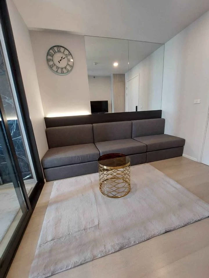 For rent: CIELA Sripatum, beautifully decorated room, built-in headboard, comes with a large sofa, comfortable to sit on, book now.