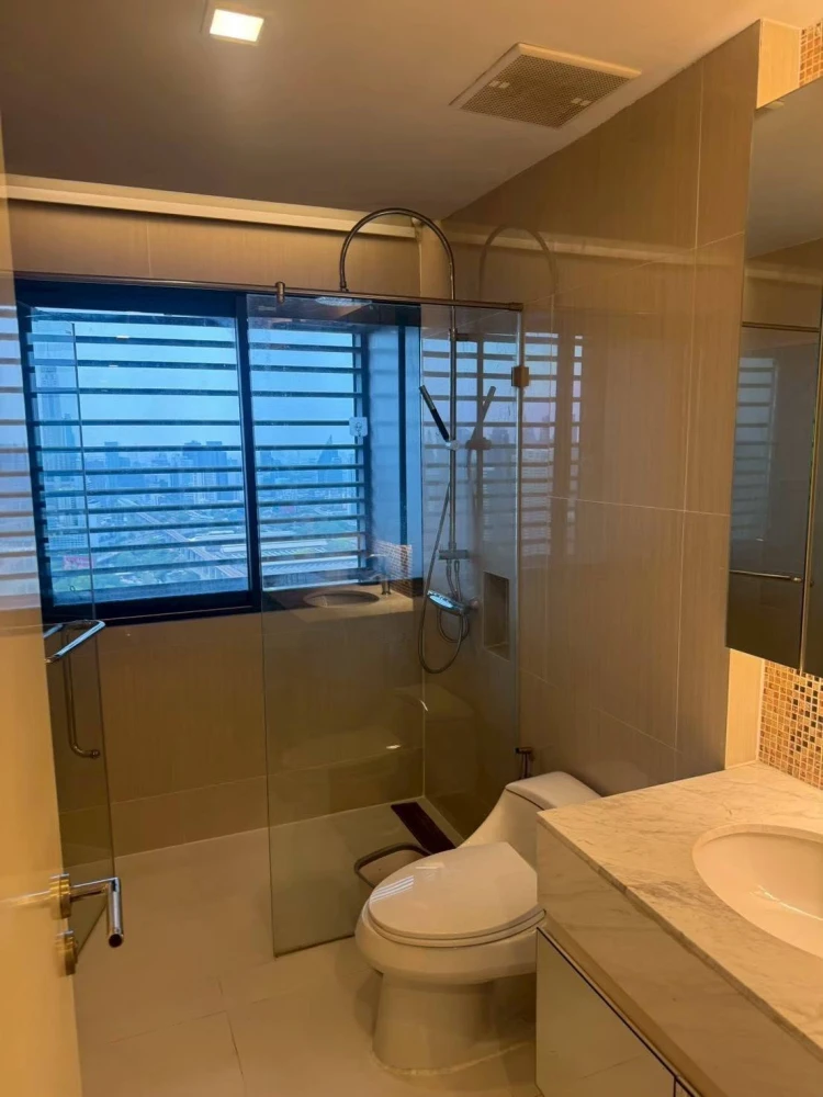 For rent: Circle 2 Living Prototype, 3 bedrooms, 3 bathrooms, very high floor, spacious like a house. Book now!