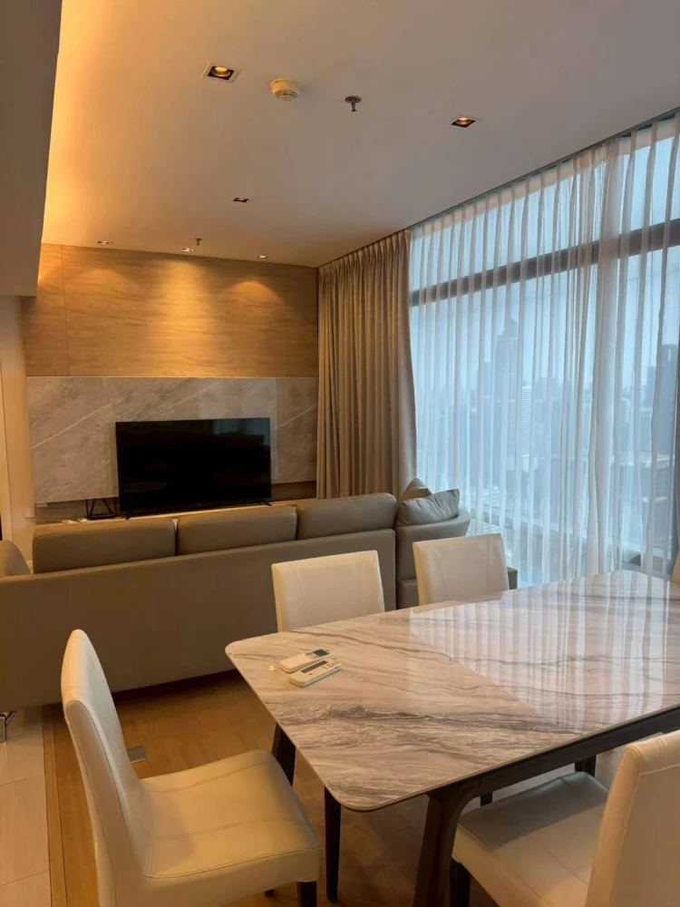 For rent: Circle 2 Living Prototype, 3 bedrooms, 3 bathrooms, very high floor, spacious like a house. Book now!