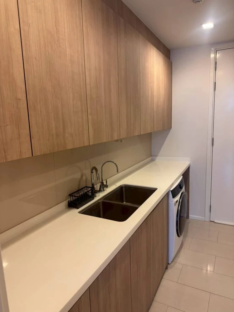 For rent: Circle 2 Living Prototype, 3 bedrooms, 3 bathrooms, very high floor, spacious like a house. Book now!