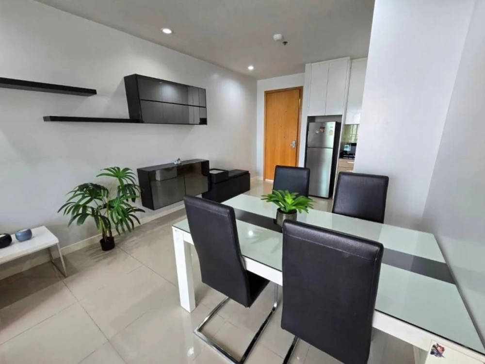 For Rent: Circle Condominium, 12th floor, pool view. Fully furnished and ready to move in. Book now!