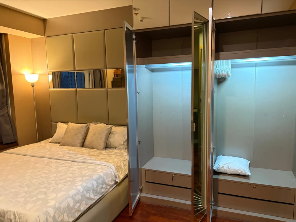 Circle Condominium for rent. Spacious room, fully furnished. Book now! Don't miss out!