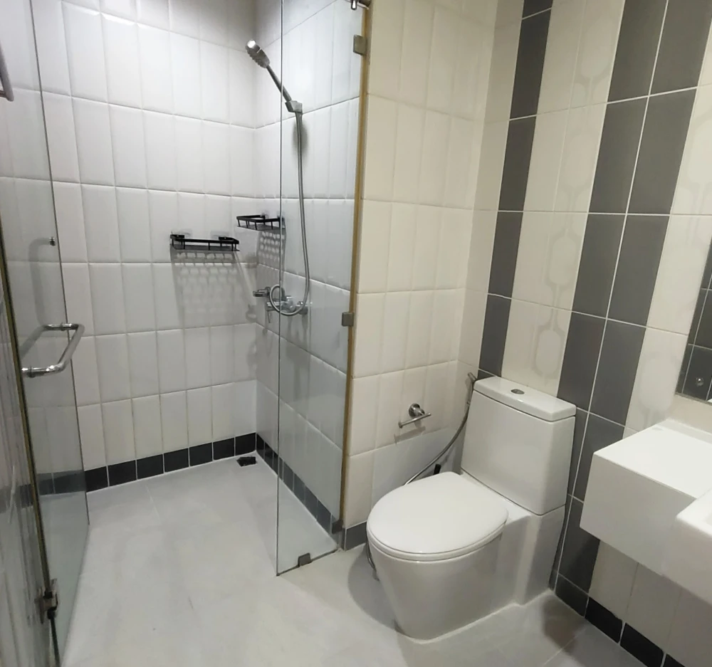 Circle Condominium for rent, spacious room, comfortable living, lots of usable space, interested, reserve now.