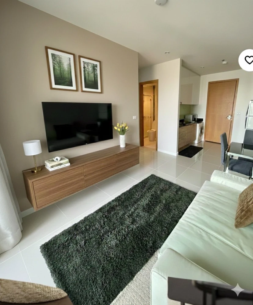 Circle Condominium for rent, very high floor, open view, high ceiling, fully furnished, if you don't book, you'll miss out!