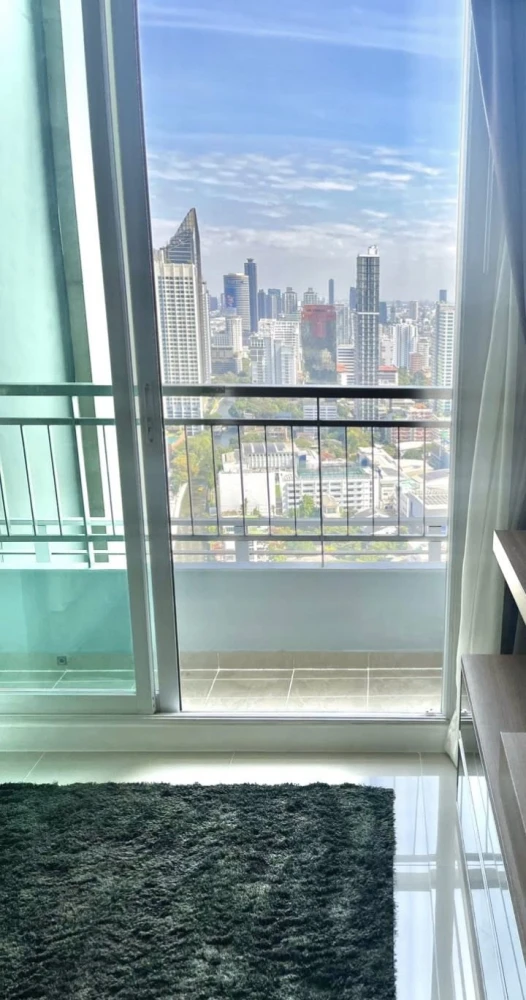 Circle Condominium for rent, very high floor, open view, high ceiling, fully furnished, if you don't book, you'll miss out!