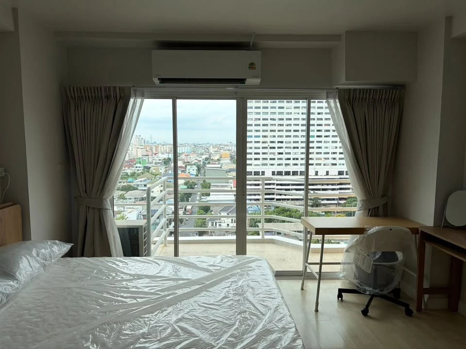 City Living Ratchada studio apartment for rent. Spacious living area and fully furnished with appliances. Book now!