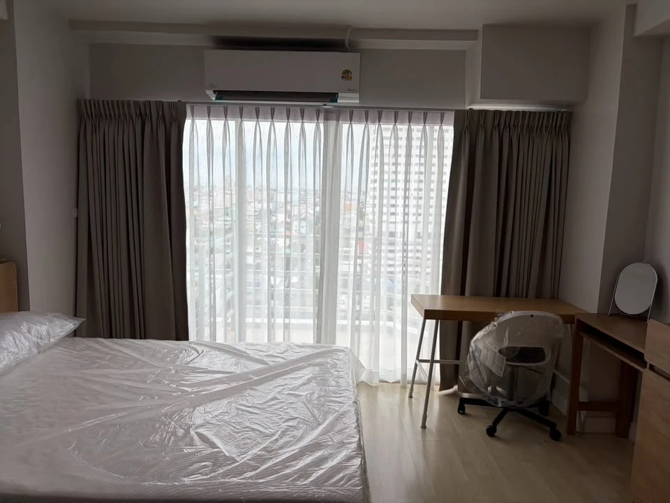 City Living Ratchada studio apartment for rent. Spacious living area and fully furnished with appliances. Book now!