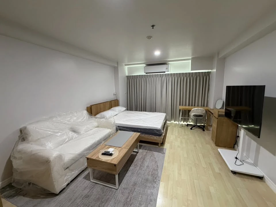 City Living Ratchada studio apartment for rent. Spacious living area and fully furnished with appliances. Book now!