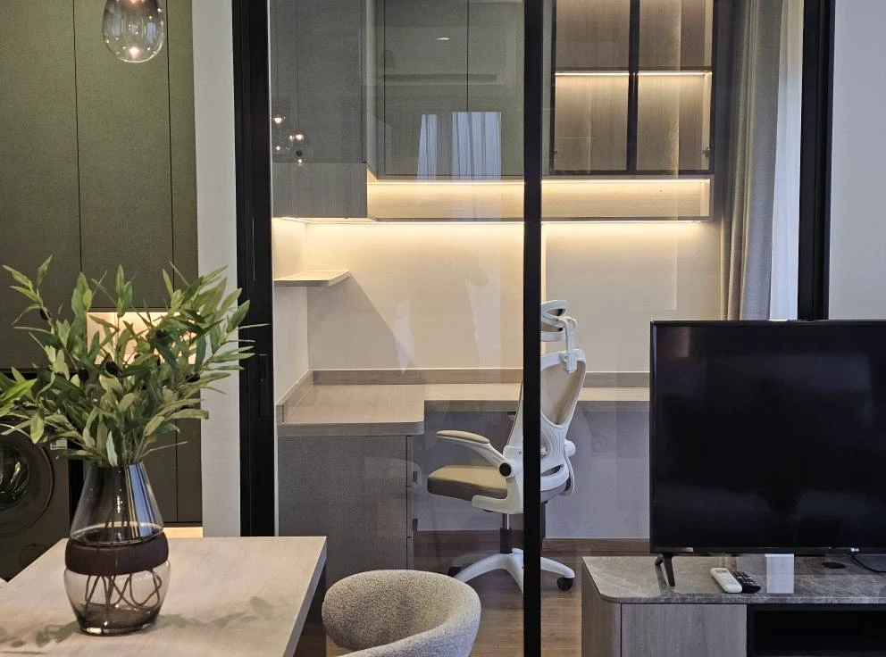 For rent: Cloud Thonglor-Petchaburi, decorated room with a theme, lots of usable space, built-in walls and awesome furniture. Hurry and book now!