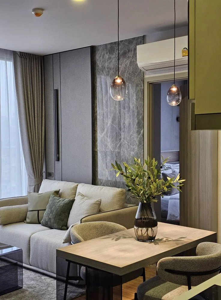 For rent: Cloud Thonglor-Petchaburi, decorated room with a theme, lots of usable space, built-in walls and awesome furniture. Hurry and book now!