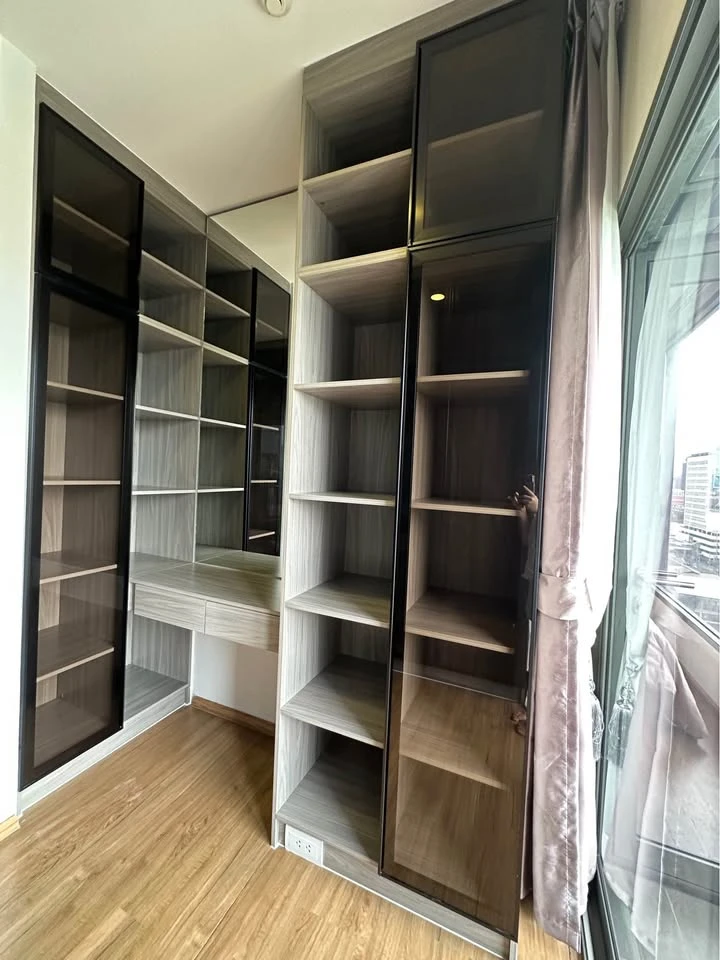 For rent: Cloud Thonglor-Petchaburi, beautifully decorated room, cool tone, built-in headboard, great location, book now.